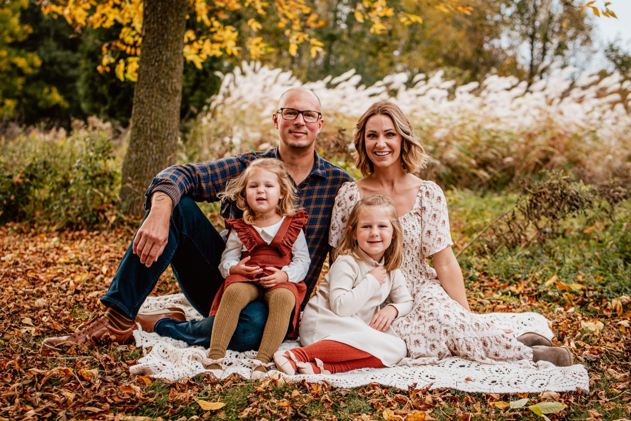 Outdoor Family Photography in Appleton, WI by Daphodil Photo