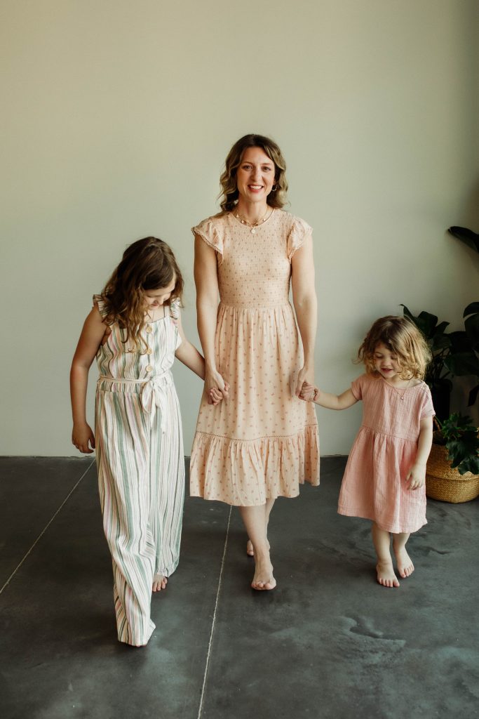 spring dress ideas for mom for family photos by daphodil photo 