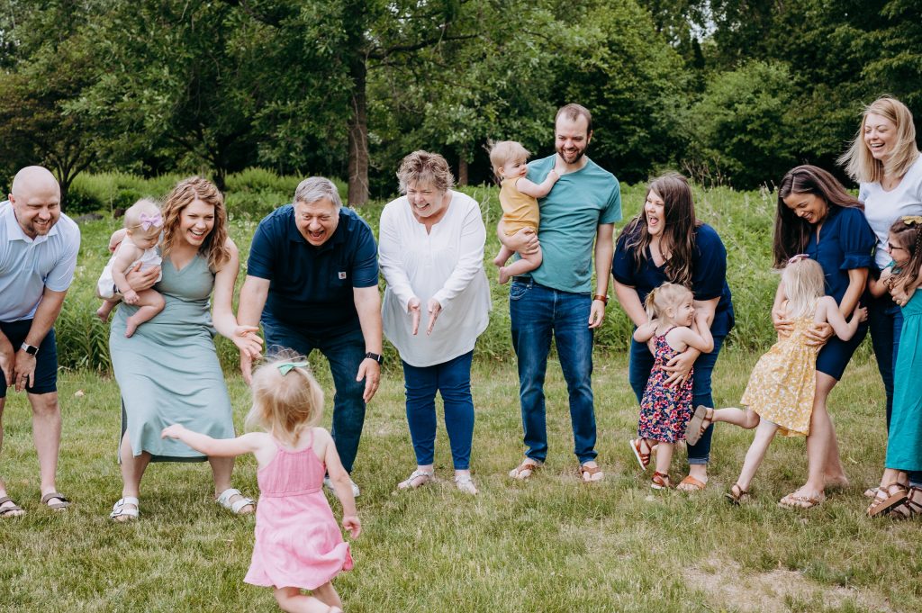 extended family photo session prompt ideas by daphodil photo